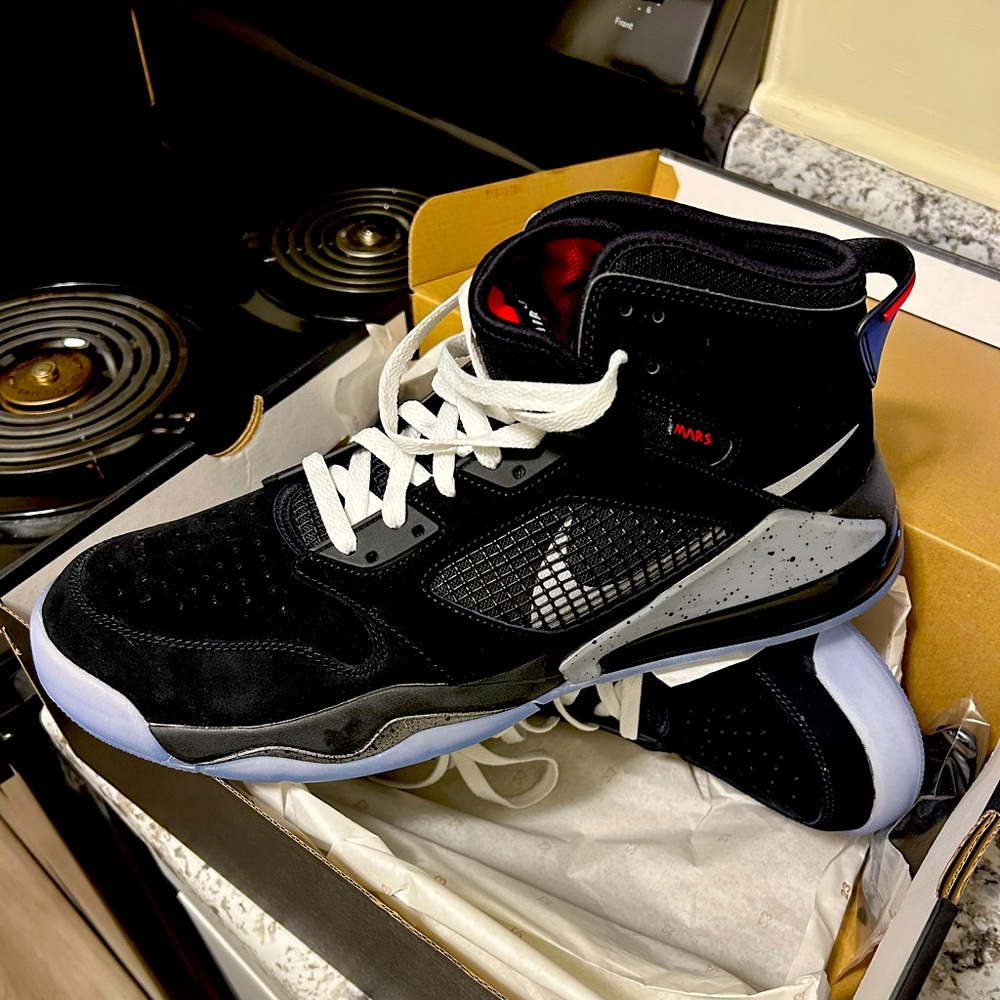 Jordan Mars 270